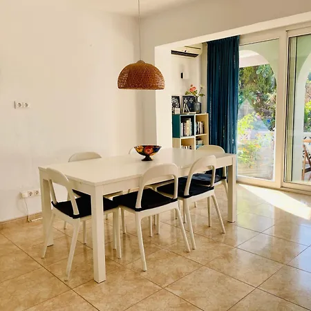 House With Private Garden In Peaceful Area Close To Everything - Magnolia Semesterbostad