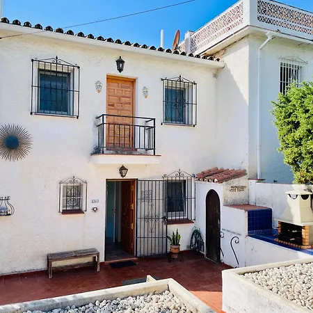 House With Private Garden In Peaceful Area Close To Everything - Magnolia *