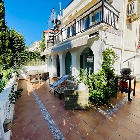 Semesterbostad House With Private Garden In Peaceful Area Close To Everything - Magnolia